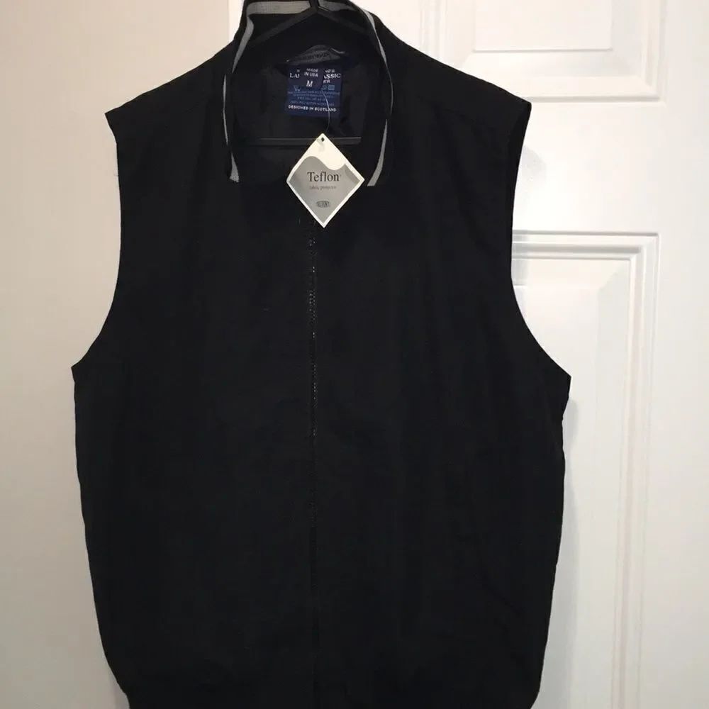 Women’s black Sunderland Scotland Teflon golf vest